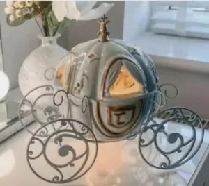 SCENTSY ~ Disney CINDERELLA CARRIAGE Warmer ~ NIB Sold Out And So Beautiful! - Picture 1 of 10