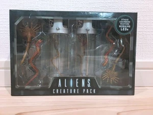 NECA Aliens 30th Anniversary Creature Pack Figure - Used Missing Part - Picture 1 of 2