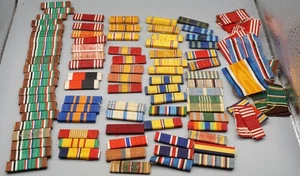 WWII - Post Guerra Vietnam Esercito, Marina, USMC Nastro Barre Grande Gruppo Lotto di 94 - Foto 1 di 2