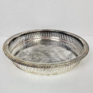 Vintage versilbertes rundes Serviertablett 9,5" ~ durchbohrt ~ geätzte Schnörkel Floral - Bild 1 von 6