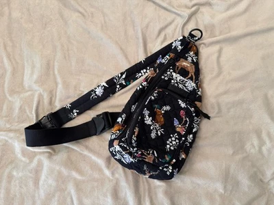 Mini bolso bandolera Vera Bradley negro FELIZ TRAVESURA ciervo mapache vida silvestre Foto 1 de 3