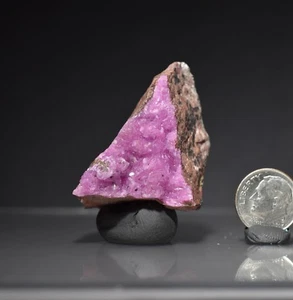 Hot Pink Cobalto Calcite, Mineralienpräparat Zaire    - Bild 1 von 12