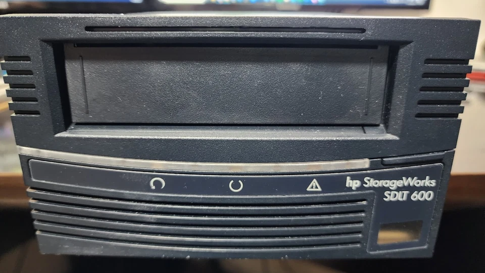 HP StorageWorks SDLT600 360286-001 AA984-64001 internal Tape Drive - Image 1 of 2