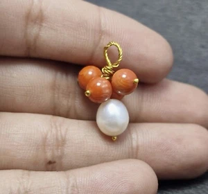 Coral / Pearl Gemstone Smooth 7 / 9 mm Beads Gold Wire Pendant 14.80 Cts - Picture 1 of 7