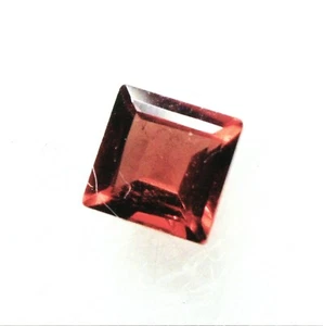 VERY NICE 4 mm SQUARE CUT MOZAMBIQUE GARNET VS - Picture 1 of 2