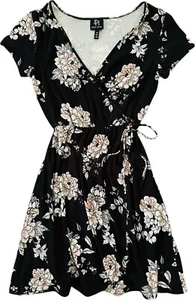 Vestido negro envolvente falso Derek Heart para mujer talla M estampado floral rosa elástico mini - Imagen 1 de 7