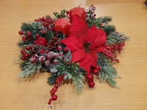 Centrotavola natalizio rosso e verde con rami di abete artificiali - Foto 1 di 6