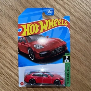 Hot Wheels Porsche Panamera Turbo S E-Hybrid Sport Turismo 2/10 Green Speed - Picture 1 of 3