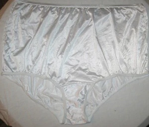 NEU GRÖSSE 11 VANITY FAIR SCHNEEWEISS SEIDIGES NYLON GRANNY VOLL GESCHNITTEN SLIP HÖSCHEN 15712 - Bild 1 von 4