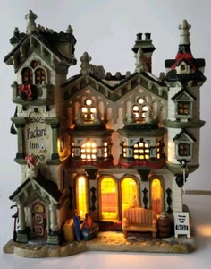 Hotel iluminado Lemax Village Collection Packard Inn vintage 2003 en caja original - Imagen 1 de 22
