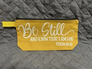 Tasche mit Reißverschluss in Reisegröße. "Be Still" senfgelb/weiß Glitzer 10x5x2 - Bild 1 von 3