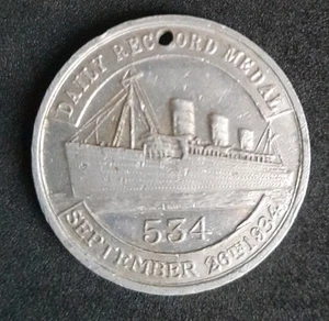 1934 Daily Record Medal - RMS Queen Mary 534 Launch Commemoration - Picture 1 of 2