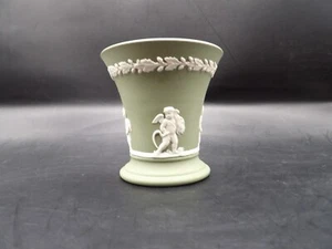 Vintage Green Wedgwood Jasperware Cherub Pottery Vase 3.5" - Picture 1 of 8