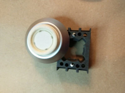 Schmersal 101162104 Pushbutton White Illuminated 40mm, Mounting Flange momentary