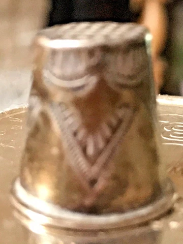Silver Thimble Nice Art Deco Pattern Pristine Condition Cover