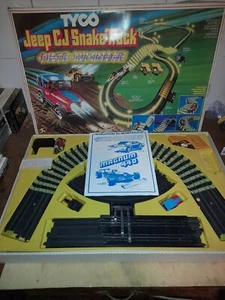 Pista Elettrica Tyco Jeep CJ Snake-Track - Arcofalc Made In Italy - Foto 1 di 16