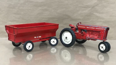 Vintage Pressed Steel Red Tru Scale Farm Tractor With Wagon Made In USA - Image 1 of 4