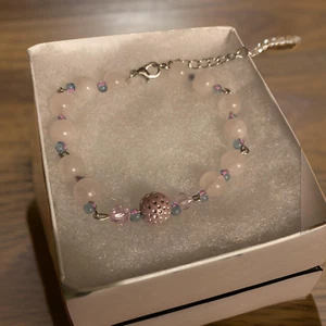 Pink pearl beads and blue acrylic stone women's handmade bracelet - Picture 1 of 10