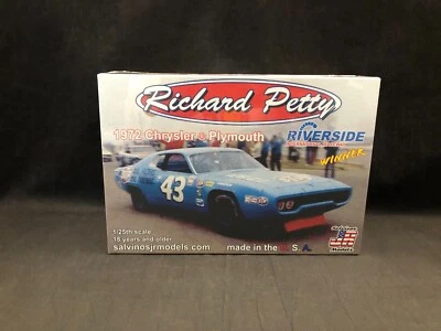 Salvinos - Richard Petty Riverside Winner 1972 Chrysler Plymouth 1:25 Scale Kit - Image 1 of 4