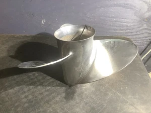 Yamaha V8 F350 4-stroke Saltwater Series XL 3Blade 14 1/4 x17P Propeller - Foto 1 di 11