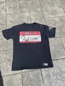 WWE The Mix Herren T-Shirt Schwarz Medium 2011 Doppelseitig I'm Awesome Namensschild - Bild 1 von 6