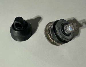 2002-2007 Jeep Liberty AM FM Radio Antenna Mount Base w/ Plastic Cover OEM - Picture 1 of 6