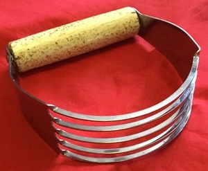 Vintage Chromium Plated Ekco Dough Blender Wood Handle w/ White and Gold Paint - Foto 1 di 3