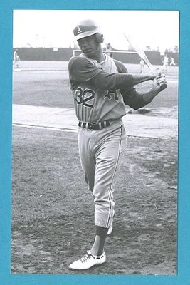 Postal de béisbol vintage de Bob Johnson (A) de Edward A. Broder Foto 1 de 2