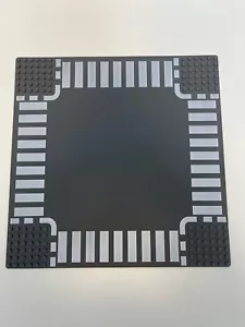 Lego Grundplatte Baseplate 44343px3, 32 x 32 Straße mit Fußgängerüberwege Road - Bild 1 von 2