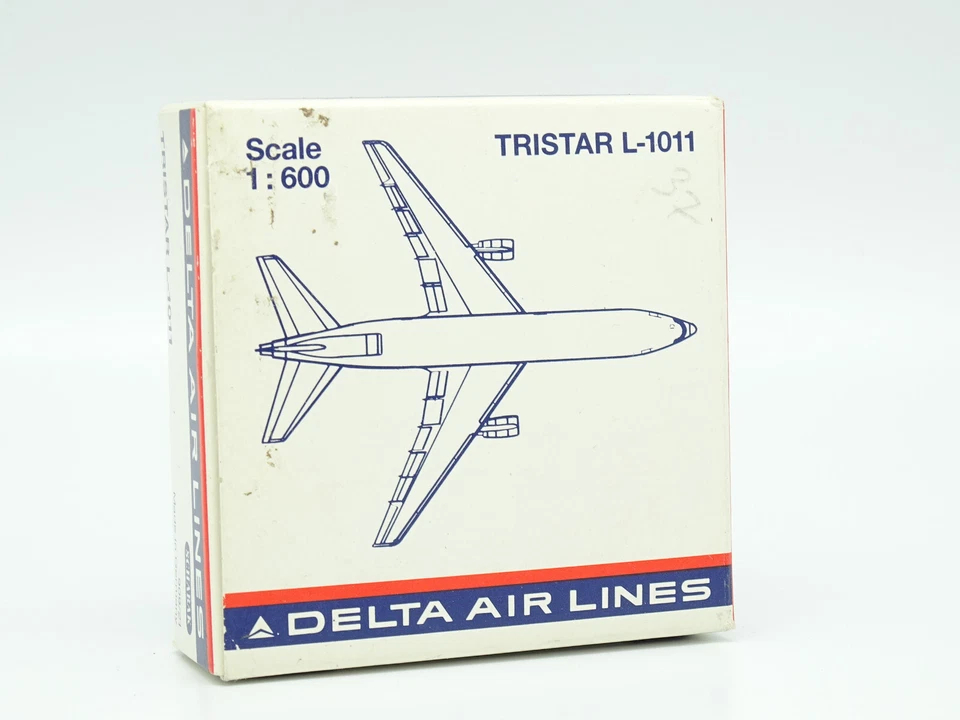 Schabak Airplane Airlines 1/600 - Lockheed L-1011 Tristar Delta - Image 1 of 1
