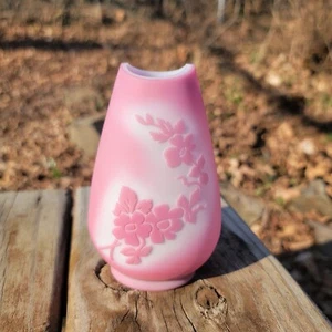 Rare Fenton Glass Vase Rose Quartz Sandcarved Flowers 5" LE 199/2000 - Picture 1 of 8