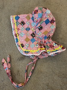 Damen Prärie Sonne Mütze Hut rot blau Patchwork Holly Hobbie Pionier Erwachsene Einheitsgröße - Bild 1 von 4