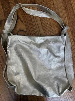 Mochila Cartera Vera Pelle Cuero Dorado  Foto 1 de 4