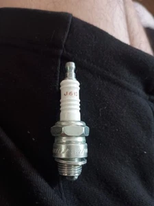 Champion Copper Plus Plug Number J6C Spark Plug - 823 - Picture 1 of 3