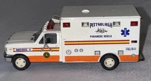 Ambulancia Ford F-350 1994 Greenlight 1:64 unidad de rescate paramédico de Pittsburgh - Imagen 1 de 11