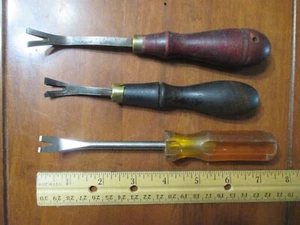 Set of 3 vintage tack - nail pullers - 2 wood handle 1 plastic, USA - Picture 1 of 12