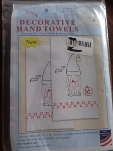 JACK DEMPSEY STAMPED FOR EMBROIDERY DECORATIVE HAND TOWELS HALLOWEEN GNOME - Picture 1 of 2