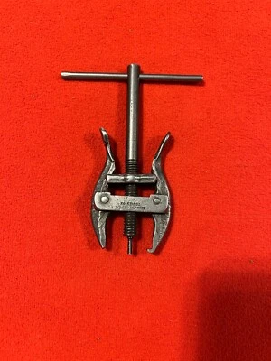 LIONEL POSTWAR SERVICE STATION TOOL ST-301 WHEEL PULLER 1951 - Image 1 of 3