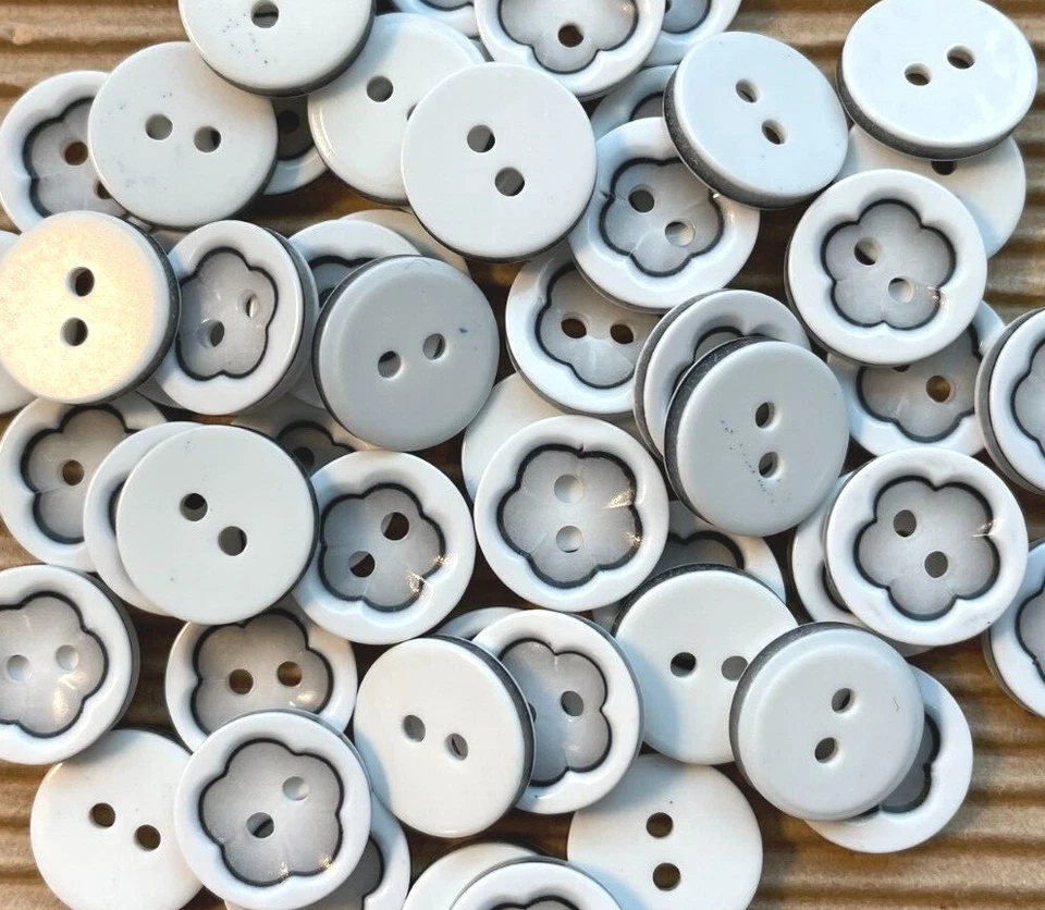 80 piezas x 1/2" plástico flor primavera 2 agujeros botones/negro/blanco baby shower SB242 Foto 1 de 1