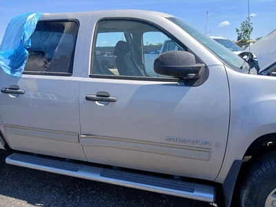 Conjunto de puerta delantera derecha usado se adapta a: camioneta GMC Sierra 1500 2008 R. puerta h Foto 1 de 4
