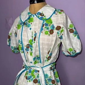 Vintage 1970s Sheer Floral House Dress Peter Pan Collar Waist Tie P2P:19 L:38 - Picture 1 of 3
