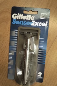 Pack Rasoir GILLETTE SENSOR EXCEL + 2 RechargesLAME MANCHE en MÉTAL Vintage USA - Picture 1 of 3