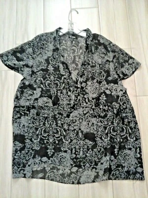 Daisy Fuentes Black/Gray Floral Chiffon Cap Sleeve V-neck SheerTop  Plus Size 3X - Image 1 of 4