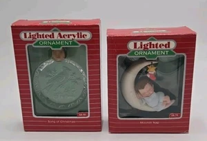 2 Hallmark Andenken beleuchtete Ornamente 1988 Song Of Christmas Moonlight Nap Vintage  - Bild 1 von 17