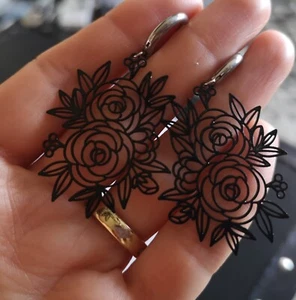 Pendientes punk góticos flor rosas negras de acero inoxidable plateados para mujer - Imagen 1 de 7