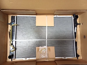 Engine coolant Radiator for HYUNDAI TUCSON 2.0 CRDI/CRDI VGT 06-10 KIA SPORTAGE - Picture 1 of 9