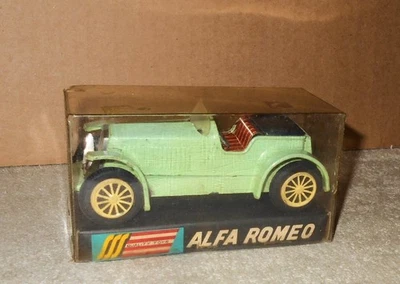 Coche Alfa Romeo vintage años 60 de fricción de hojalata con caja SSS juguete Japón Foto 1 de 4