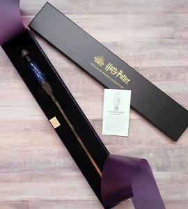 Nuovo con scatola Harry Potter Shop Chicago esclusivo calice di fuoco bacchetta da collezione - Foto 1 di 13