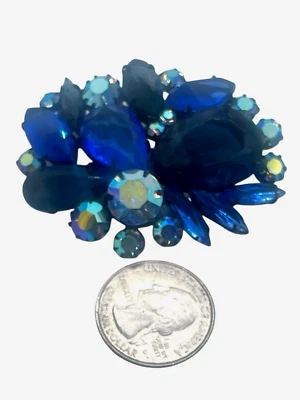 Espectacular broche vintage de diamantes de imitación azul y AB, algunos invertidos Foto 1 de 2