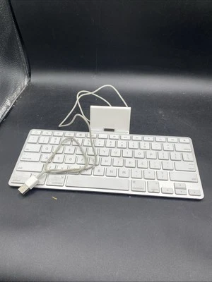 Teclado Apple Modelo: A1359 MC533LL para iPhones 5 antiguos sin probar Foto 1 de 4